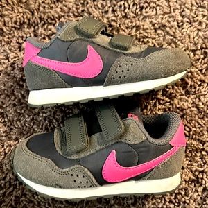Toddler girls gray & pink Nike shoes